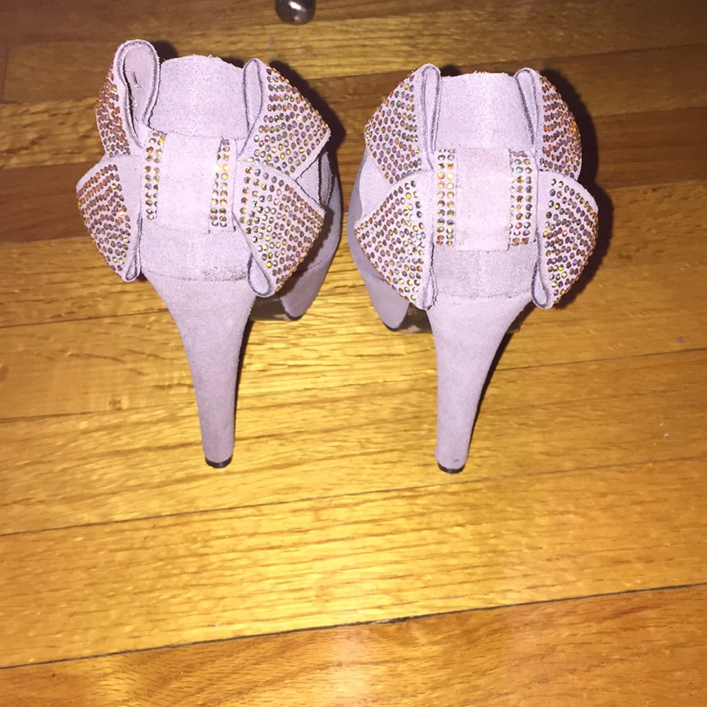 Betsy Jonhson grey bow 🎁 heels